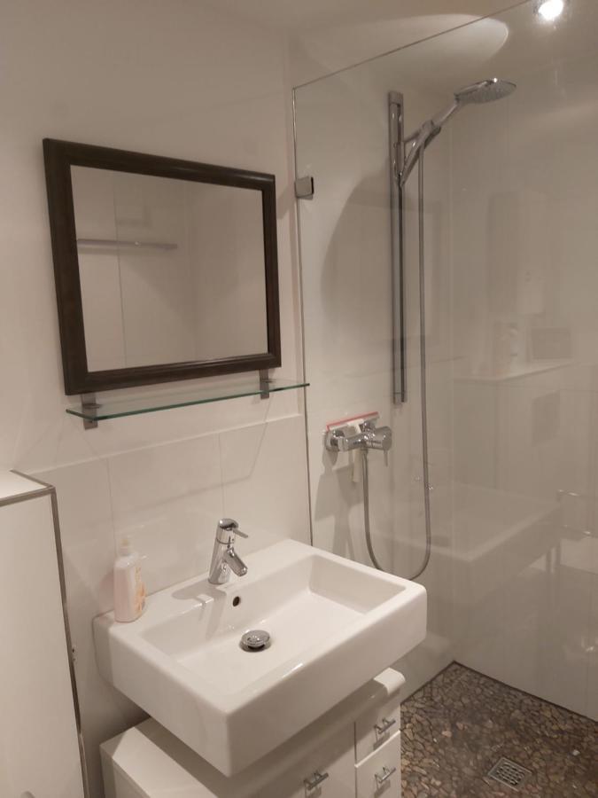 Well Located Flat With Balcony Apartment Дюселдорф Екстериор снимка