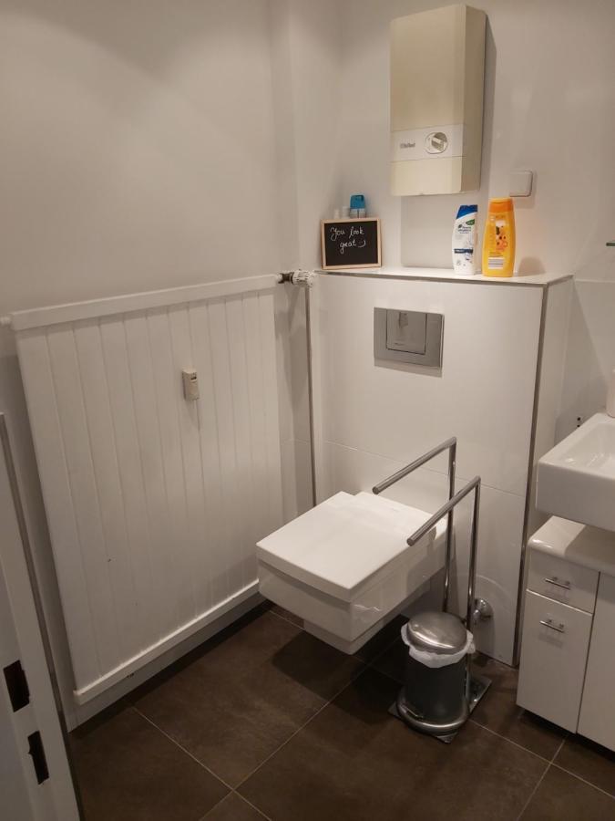Well Located Flat With Balcony Apartment Дюселдорф Екстериор снимка
